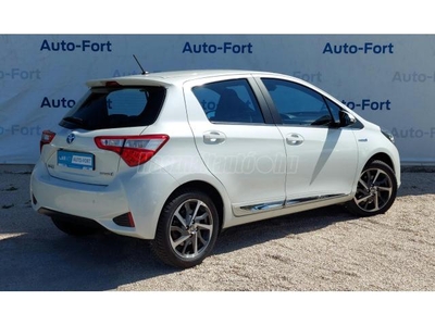 TOYOTA YARIS 1.5 HSD Style SensoSmart Safety e-CVT Átvizsgált