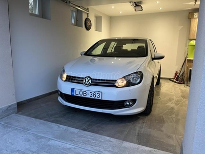 VOLKSWAGEN GOLF VI 1.6 TDi Trendline DSG 183 000 Km.ülésfűtés.érintő képernyős fejegység.parkradar.téli-nyári kerék