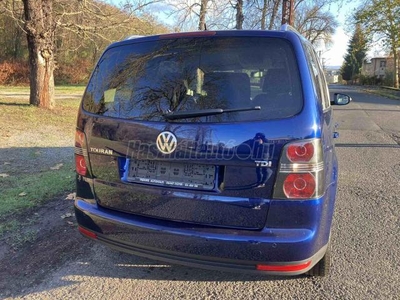 VOLKSWAGEN TOURAN 1.9 PD TDi Highline Family Freestyle 7 Személyes