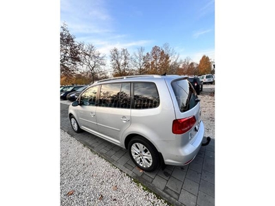 VOLKSWAGEN TOURAN 2.0 CR TDI Comfortline 130 ezer km! SZERVÍZKÖNYVES .Vonóhorg.Ülésfűtés .parkoló -aszisztens