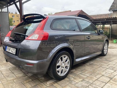 VOLVO C30 1.6 D Momentum R-Design