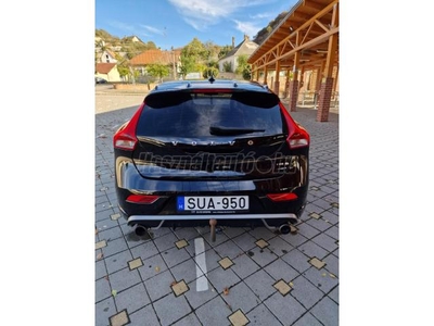 VOLVO V40 2.0 D [D2] R-Design Momentum