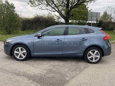 VOLVO V40 MOMENTUM D3 2.0 D (1 ÉV GARANCIA)