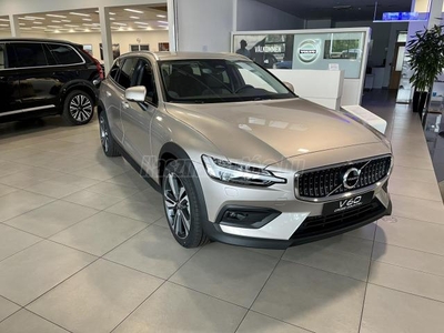 VOLVO V60 2.0 [B5] MHEV Cross Country Core AWD Geartronic Szalonautó. Azonnal átvehető!