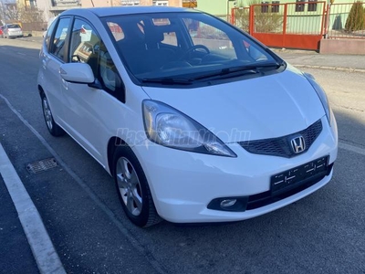 HONDA JAZZ 1.4 Elegance GARANTÁLT KM-SZERVIZKÖNYV