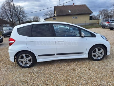 HONDA JAZZ 1.4 S SI Digitklima. Tempomat. vezetett szervizkönyv!