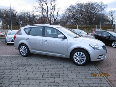 KIA CEE'D SW 1.6 LX Exclusive Navi-Kamera-Tempomat-Radar-Ülésfűtés-6-seb-Digitklima!