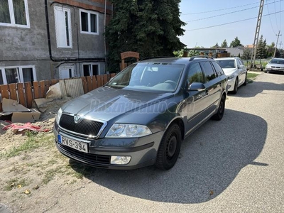 SKODA OCTAVIA Combi 1.6 Elegance