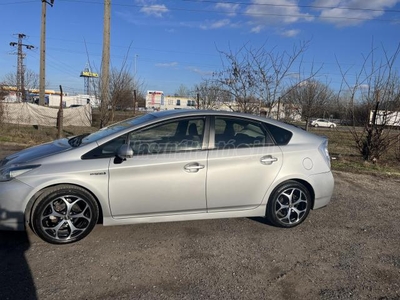 TOYOTA PRIUS 1.8 HSD(Automata)