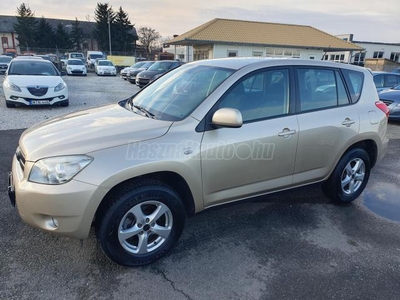 TOYOTA RAV 4 Rav4 2.2 D-4D 4x4 Sol Digizklíma.Alufelni.Vonóhorog.Újszerű Gumik.Friss Műszaki!