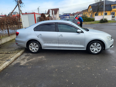 VOLKSWAGEN JETTA VI 1.6 CR TDI Trendline