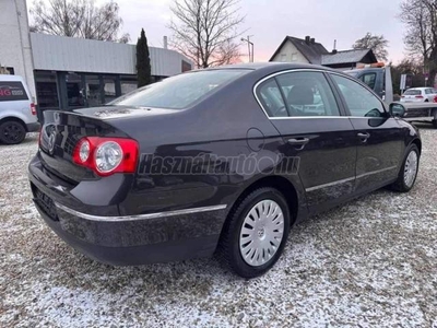 VOLKSWAGEN PASSAT 1.6 Comfortline