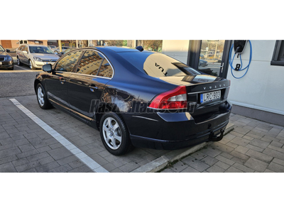 VOLVO S80 2.5 T Kinetic Kézi váltós.xenon.navi.holttér