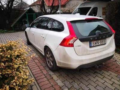 VOLVO V60 2.0 D [D3] Momentum