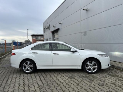 HONDA ACCORD 2.0 Elegance leinformálható. szkönyv. gyöngyházfehér