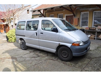 TOYOTA HI-ACE Hiace 2.4 D Glass Van