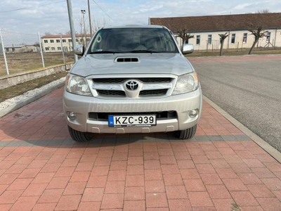 TOYOTA HI LUX Hilux 2.5 D-4D 4x4 Double Comfort AC