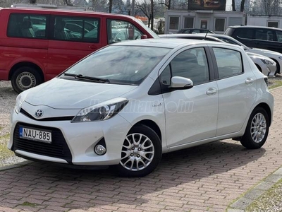 TOYOTA YARIS 1.5 HSD Executive (Automata) Kamera.Ülésfűtés