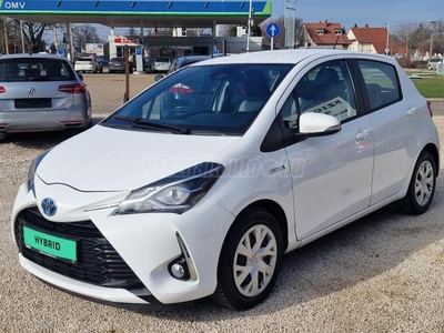 TOYOTA YARIS 1.5 VVT-i Hybrid Comfort e-CVT MAGYAR MENÜ - NAVI. RADAR + KAMERA. SÁVTARTÓ. TEMPOMAT. LEINFORMÁLHATÓ