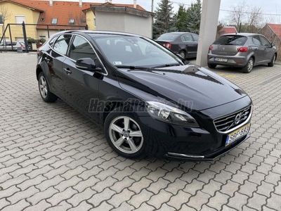 VOLVO V40 2.0 D [D2] Momentum