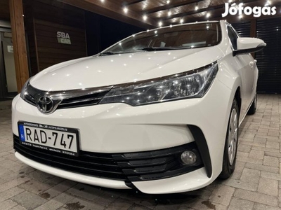 Toyota Corolla Sedan 1.4 D-4D Active Comfort Áf...