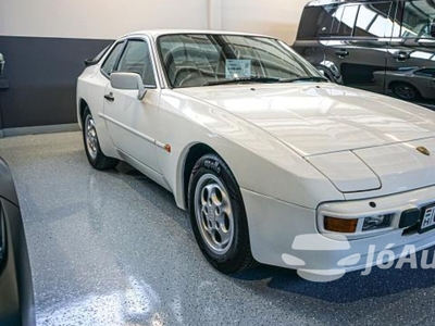 PORSCHE 944