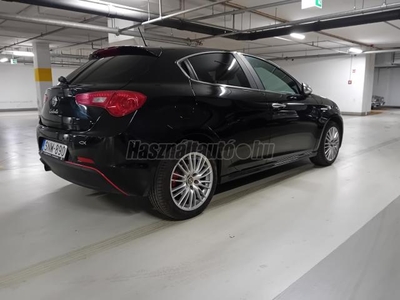 ALFA ROMEO GIULIETTA 1.4 TB Distinctive 100.600 km. friss vezérléscsere. motorbak csere. nagy navi. végig vezetett szerv