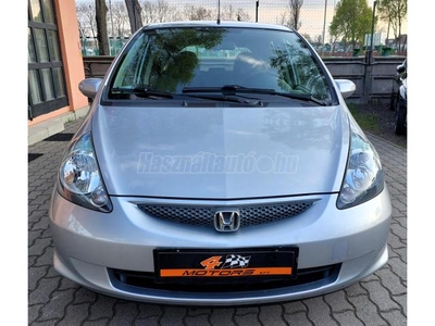 HONDA JAZZ 1.4 ES CVT My. 2005 VEZETETT SZERVIZKÖNYV. DIGITKLÍMA . LED .GYÁRI KÖNYÖKTÁMASZ !!