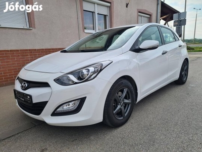 Hyundai I30 1.4i Comfort Vez szervkönyv. klíma....