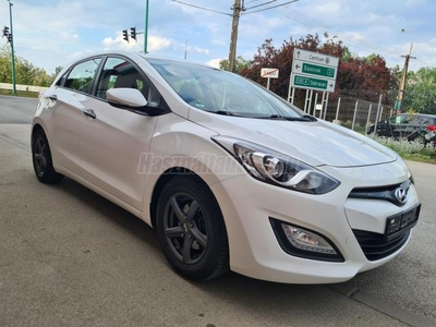 HYUNDAI I30 1.4i Comfort Vez szervkönyv. klíma. navi. kamera. tolatóradar. 4el.abl. el.tükörbehajtás. alu