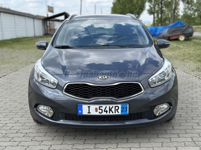 KIA CEE'D SW 1.6 CRDI Limitált Navigáció - Kamera - Fűtéscsomag - Sérülésmentes