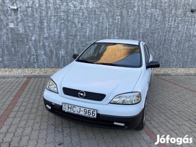 Opel Astra 1.2 16V Club