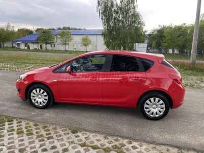 OPEL ASTRA J 1.6 Selection Sérülésmentes. kevés kilométer. frissen szervizelt