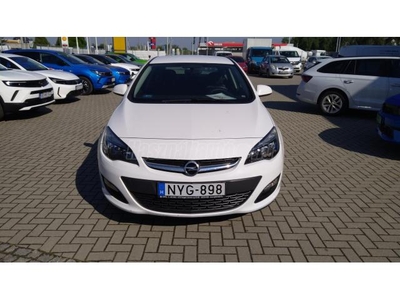 OPEL ASTRA J Sedan 1.6 Enjoy Mo-i! Vezetett szerviz könyves!