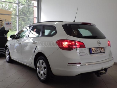 OPEL ASTRA J Sports Tourer 1.6 Selection Magyarországi! Gyári fényezés!