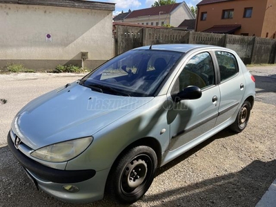 PEUGEOT 206 1.1 Mistral