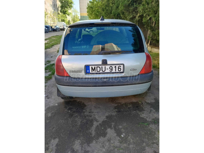 RENAULT CLIO 1.4 16V Privilege