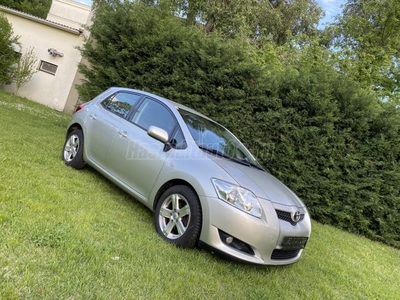 TOYOTA AURIS 1.4 Szervizkönyv.2db kulcs.Digitklima.10légzsák