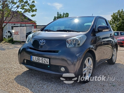 TOYOTA iQ