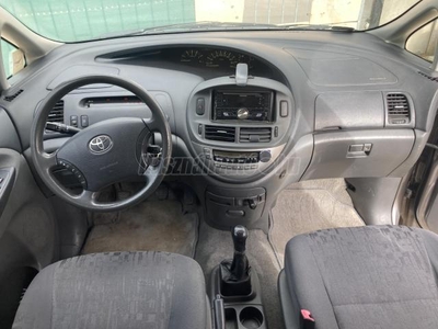 TOYOTA PREVIA 2.0 D-4D Sol 7 személyes! Motor hibával