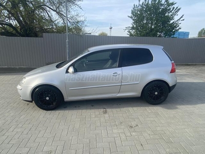 VOLKSWAGEN GOLF V 1.6 FSI Comfortline