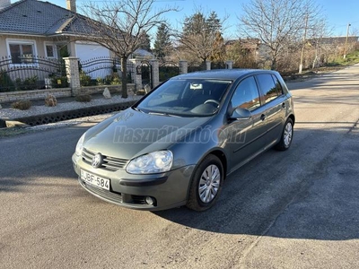 VOLKSWAGEN GOLF V 1.6 Trendline