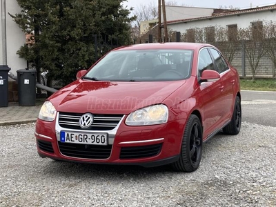 VOLKSWAGEN JETTA 2.0 CR TDI Comfortline Végig vezetett szervízkönyv! Gyári fényezés!