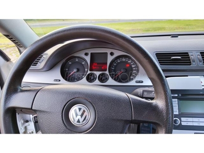 VOLKSWAGEN PASSAT 1.9 PD TDI Comfortline VEZETETT SZERÍZKÖNYV + kettőstömegű cserélve