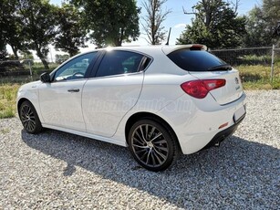 ALFA ROMEO GIULIETTA 1.4 TB Distinctive EU6 QV-Line.Szervizkönyves.Tolatóradar.Xenon.Sportülés.Tempomat