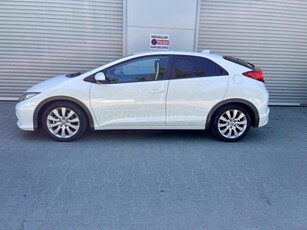 HONDA CIVIC 1.8 Lifestyle Gyöngyház fehér.kevés km.tolatókamera