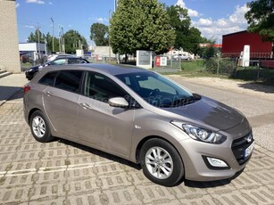 HYUNDAI I30 CW 1.6 MPi Comfort Sérülésmentes.1.tul..végig szervízelt.93e km ! NAVI.Kamera !