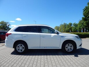 MITSUBISHI OUTLANDER 2.0 PHEV Instyle Navi 4WD CVT Végig Vezetett Szervizkönyv.Vonóhorog.98eKm