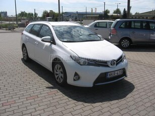 TOYOTA AURIS Touring Sports 1.33 Active Magyarországi.118 990 KM.Szervizkönyv!