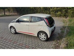 TOYOTA AYGO 1.0 x-play